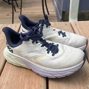 Hoka Arahi 5